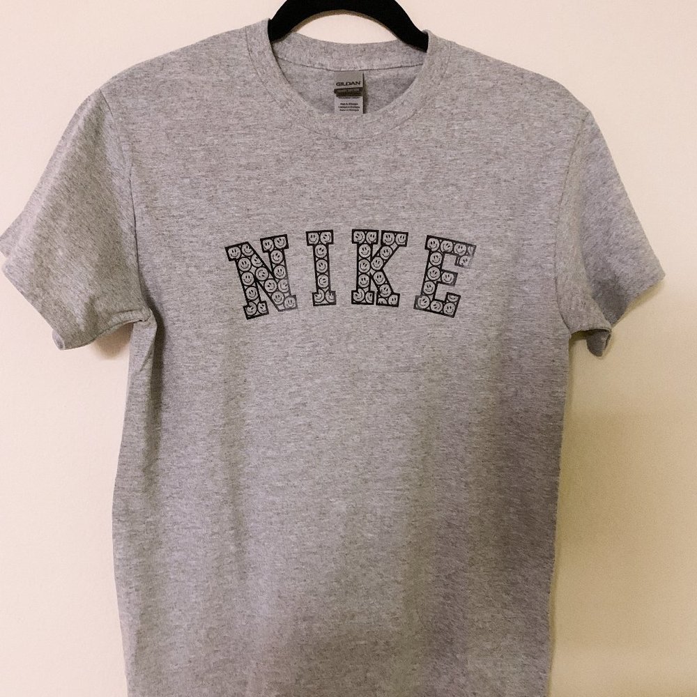 Large] N!ke style print short sleeve top